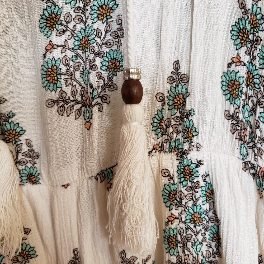 Spring, floral romper. - Picture 4 of 5